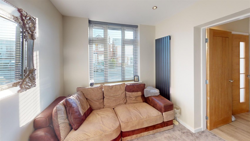 Images for Sandown Crescent, Cuddington